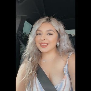 Meet your Posher, Yanely